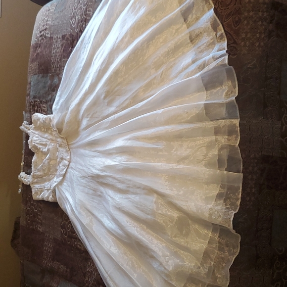 White Formal  Sz 12.  Full skirt with a layer of Crinoline  Roses on arm straps. - Picture 9 of 10
